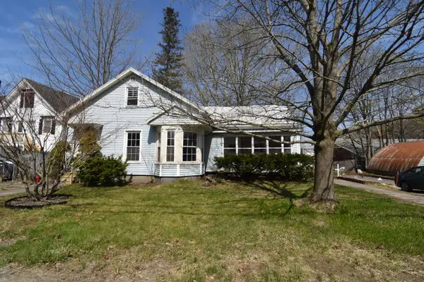 65 High Street, Newport, ME 04953