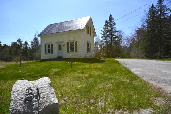 31 Cross Road, Hancock, ME 04640
