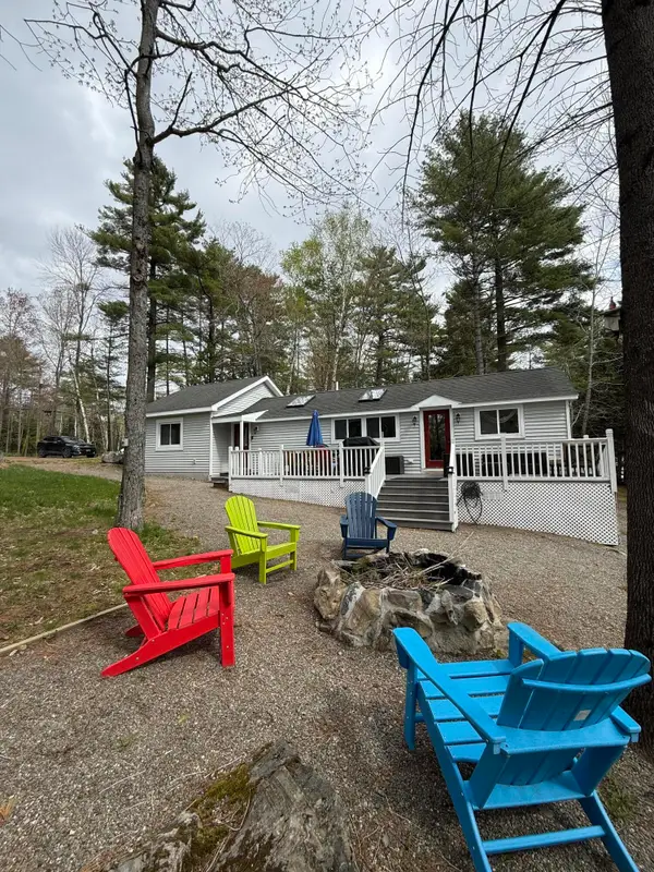 71 Mackenzie Avenue, Lincoln, ME 04457