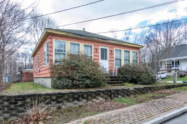 27 Reservoir Avenue, Lewiston, ME 04240