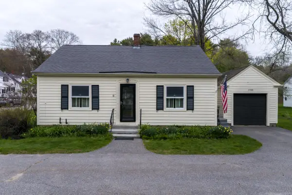 8 Oak Avenue, Freeport, ME 04032