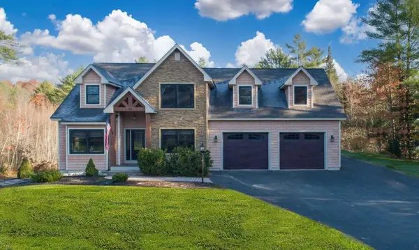 30 Woodhaven Drive, Lewiston, ME 04240