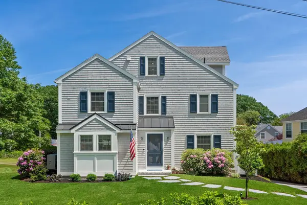 9 Oak Street, Kennebunk, ME 04043