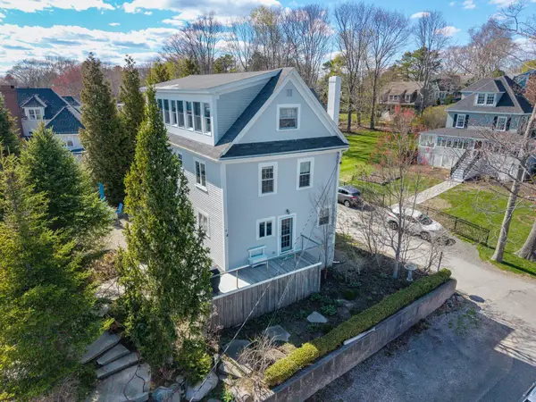 4 Oak Street, Kennebunk, ME 04043