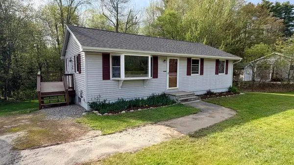 218 Middlesex Road, Topsham, ME 04086