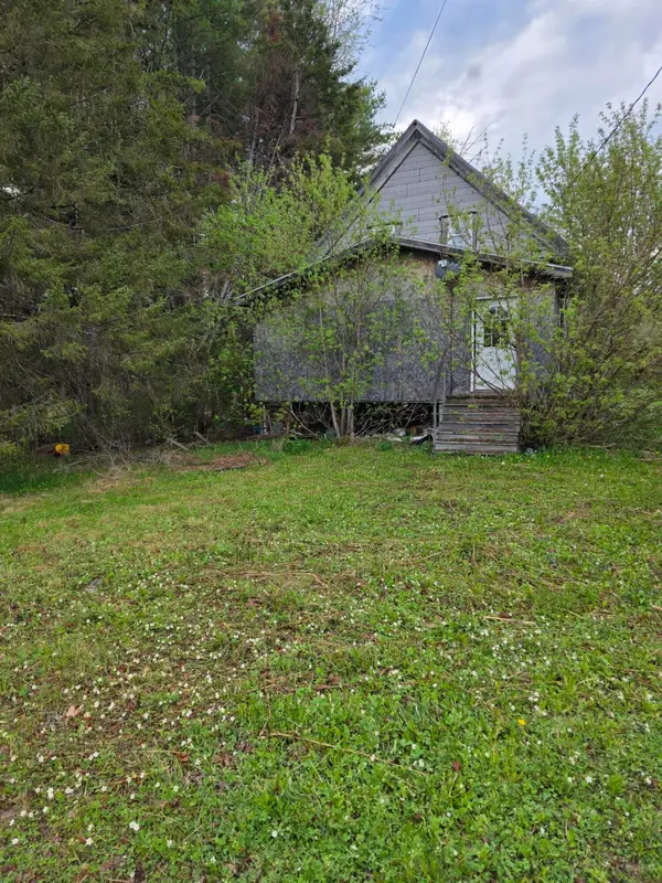 46 Harding Street, Island Falls, ME 04747