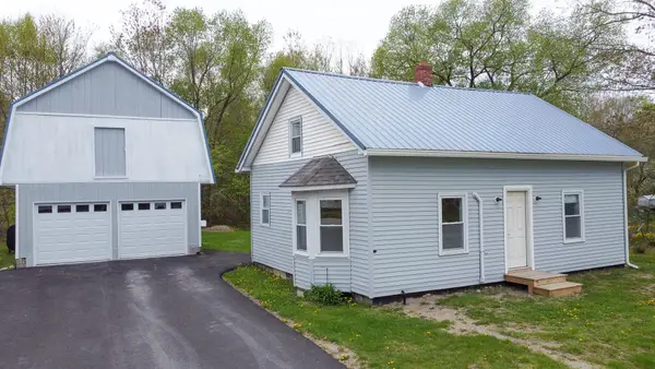 22 Ayer Street, Lincoln, ME 04457