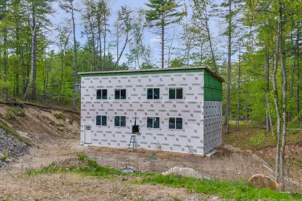 19 Lenox Circle, Waterboro, ME 04061