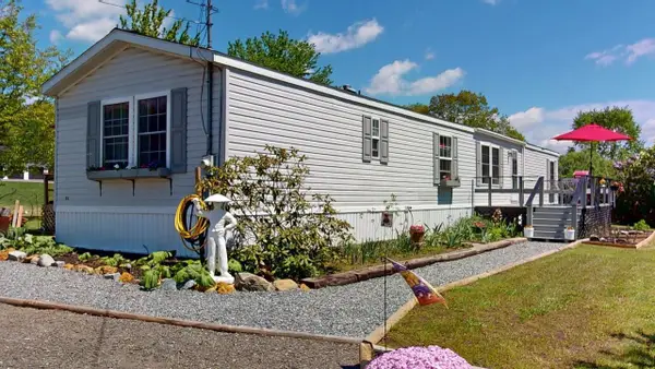 9 Smith Lane, Levant, ME 04456