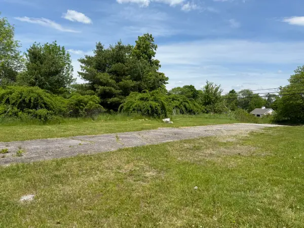 19 Duckpuddle Road, Nobleboro, ME 04555