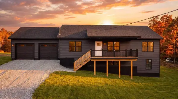 3 Meadow Lane, Oxford, ME 04270