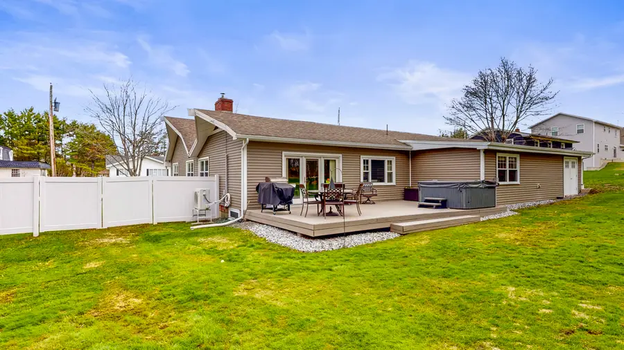 16 Robinson Gardens, Lewiston, ME 04240 - #3