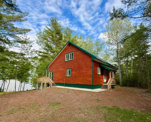 8 Breezy Knoll Lane, Baileyville, ME 04694