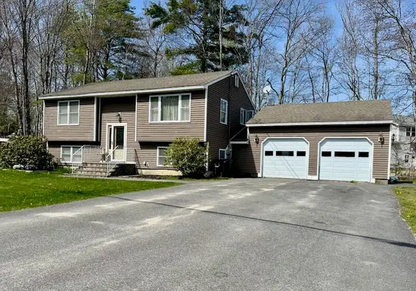 69 Barrows Drive, Topsham, ME 04086