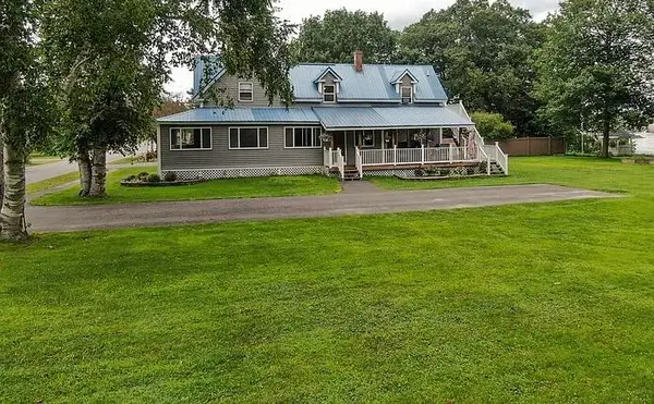 37 Penobscot Avenue, Howland, ME 04448