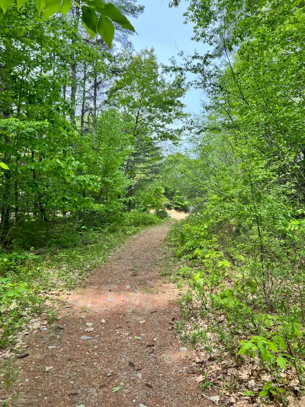 33 Serenity Lane, Topsham, ME 04086