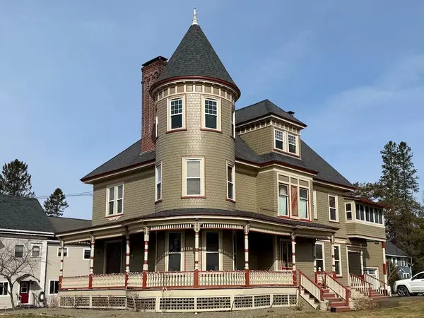 32 Pleasant Street, Houlton, ME 04730