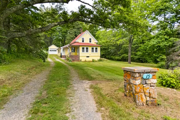 15 Lakeview Road, Boothbay Harbor, ME 04538