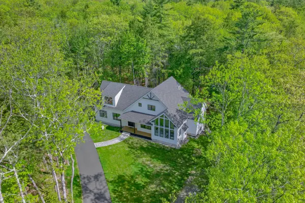 4 Red Oak Drive, Falmouth, ME 04105