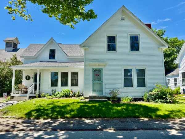 8 Pleasant Street, Vinalhaven, ME 04863