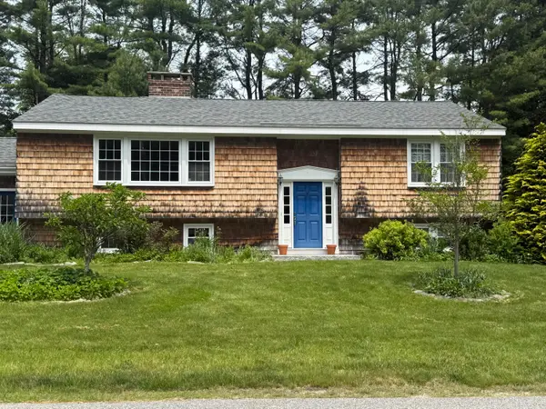 36 Pinewood Drive, Cumberland, ME 04021