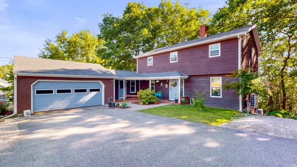 25 Delcliffe Lane, Lewiston, ME 04240