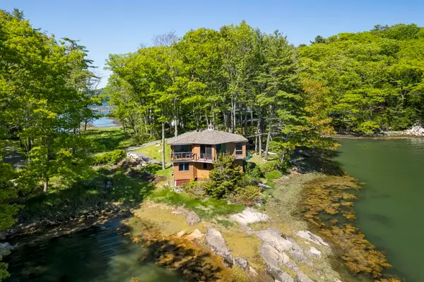 42 Delano Drive, Boothbay, ME 04537