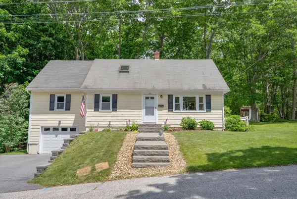 15 Oakwood Road, Cape Elizabeth, ME 04107