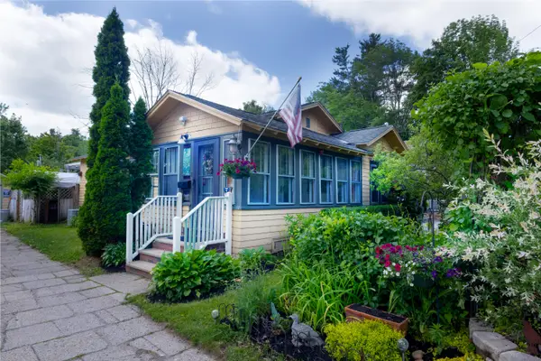 8 Auburn Street, Sanford, ME 04083