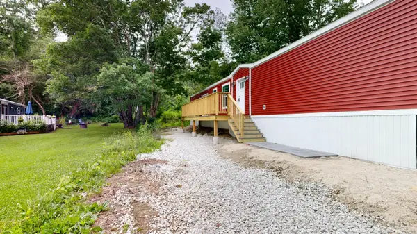 39 Imperial Drive, Eliot, ME 03903