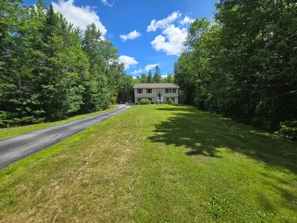 10 Jays Way, Hampden, ME 04444