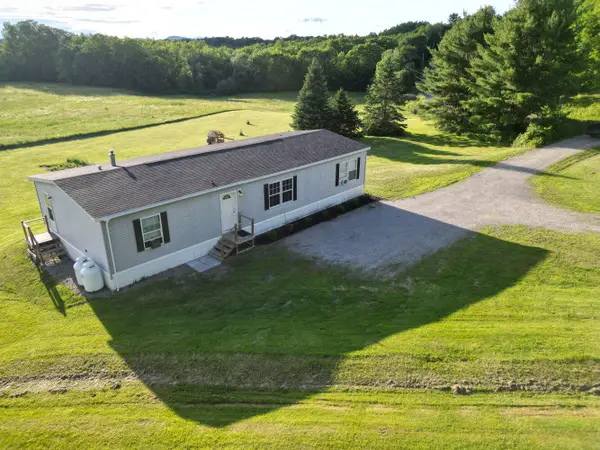 246 River Road, Madison, ME 04950