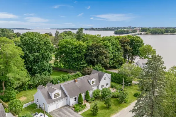 14 Fern Avenue, Falmouth, ME 04105