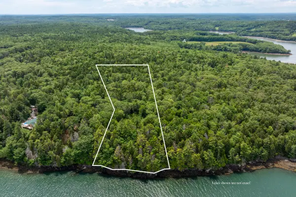 205 Steves Road, Boothbay, ME 04537