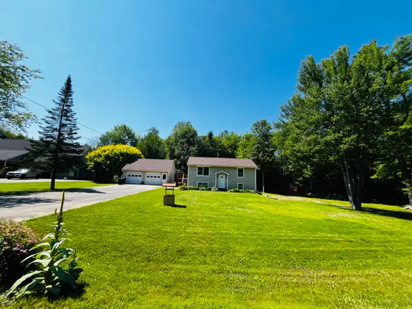 30 Meadow Brook Drive, Belgrade, ME 04917