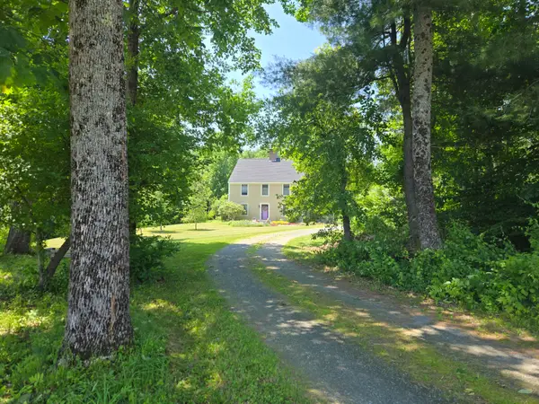 32 Old Fairgrounds Road, Readfield, ME 04355