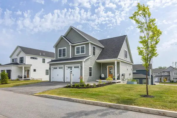 8 Waxwing Lane, Falmouth, ME 04105