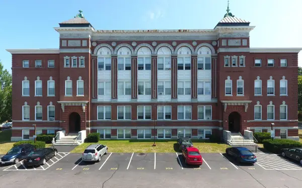 19 Wood Street, Lewiston, ME 04240