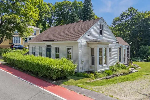 13 Green Street, Topsham, ME 04086