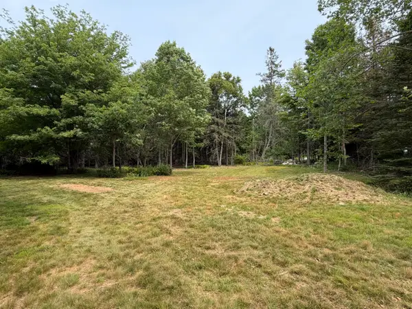 4 Mccauley Lane, Deer Isle, ME 04627