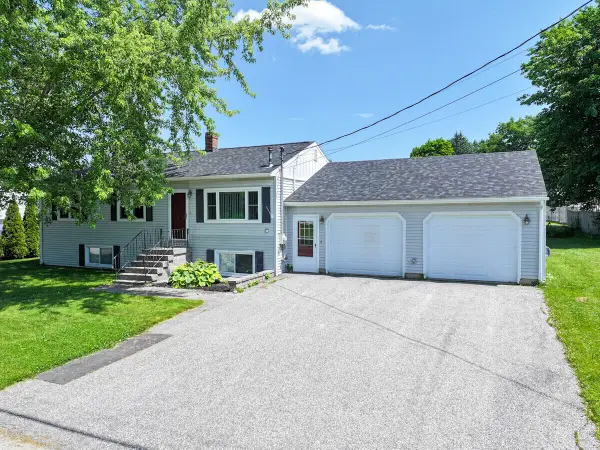 15 Kevin Street, Lewiston, ME 04240