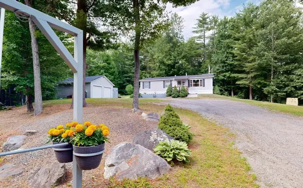 65 Blue Road, Monmouth, ME 04259