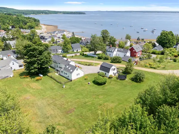 18 Beach Road, Lincolnville, ME 04849