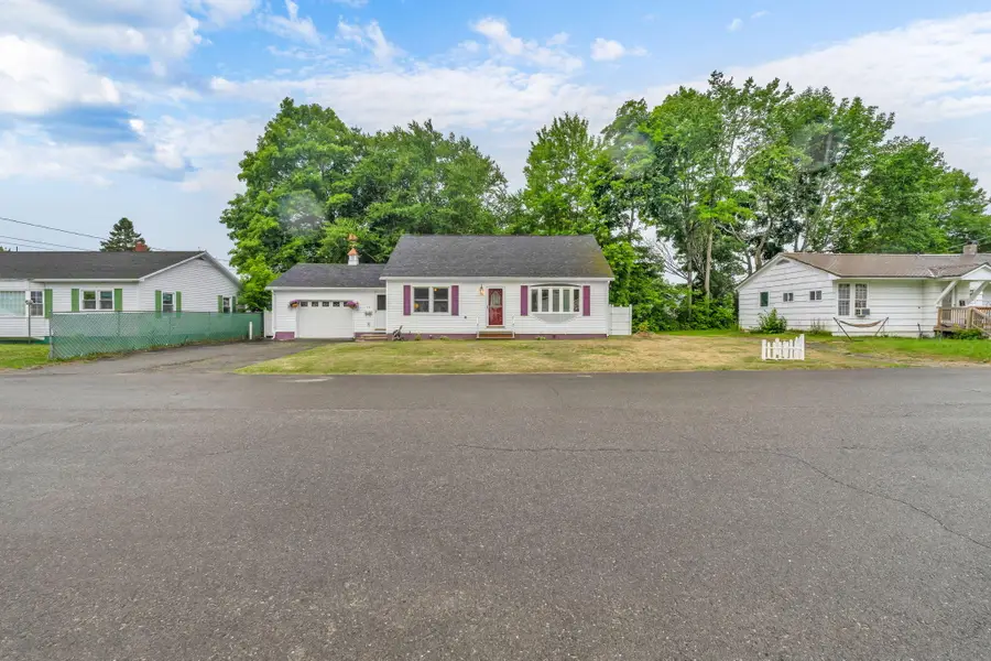 18 Grove Street, East Millinocket, ME 04430 - #2