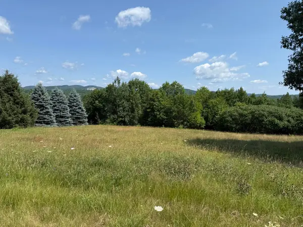 90 John And Marie Drive, Limerick, ME 04048