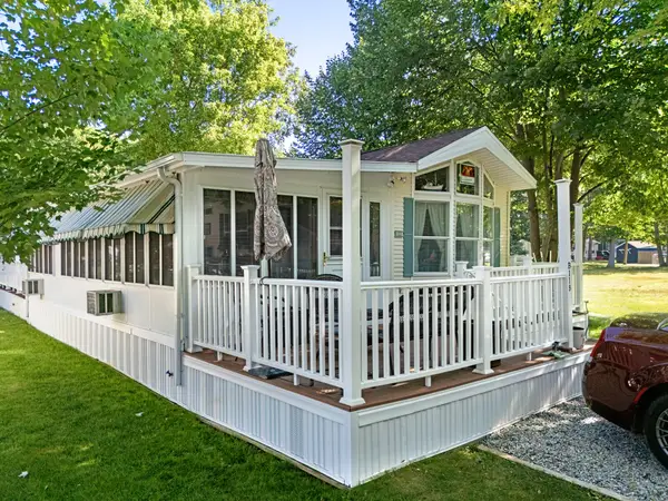 1 Robinson Way #B118, Kennebunk, ME 04043