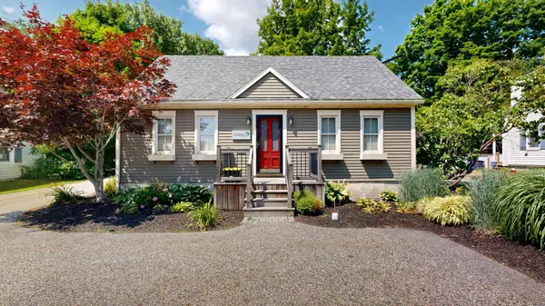 62 Main Street, Topsham, ME 04086
