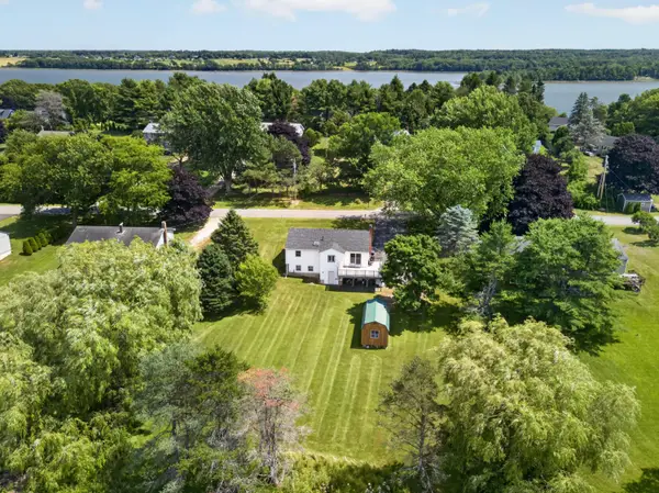 33 Sunset Street, Thomaston, ME 04861