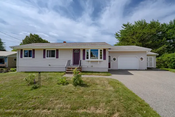 17 Heathwood Lane, Lewiston, ME 04240