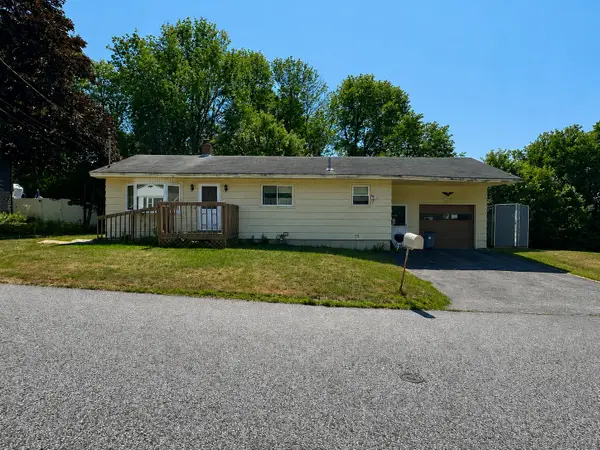 9 Sherbrooke Avenue, Lewiston, ME 04240